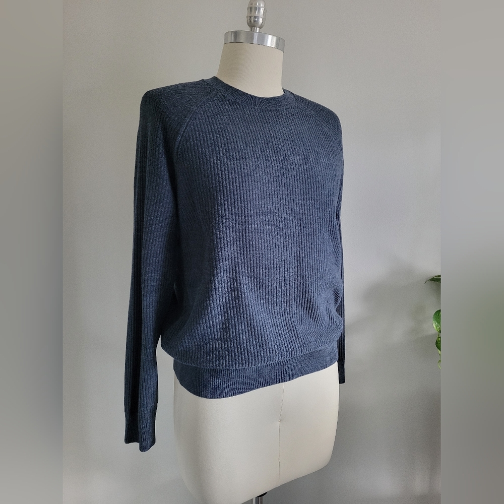 BNWT BANANA REPUBLIC lightweight ribbed crew neck pullover in grey blue colour
